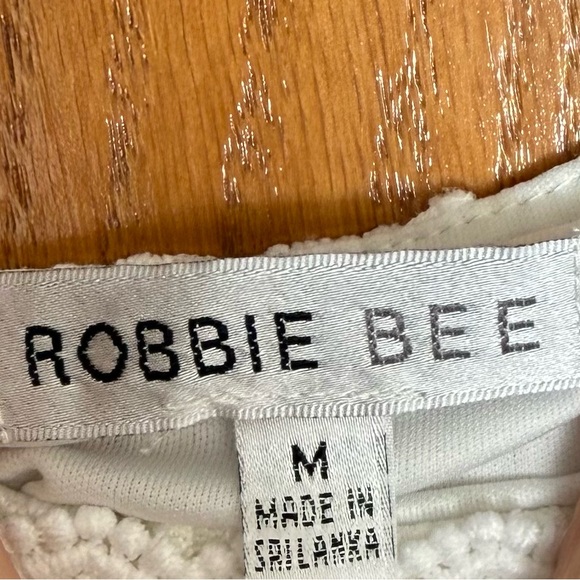 Robbie Bee’s lace off the shoulder dress - Picture 4 of 5